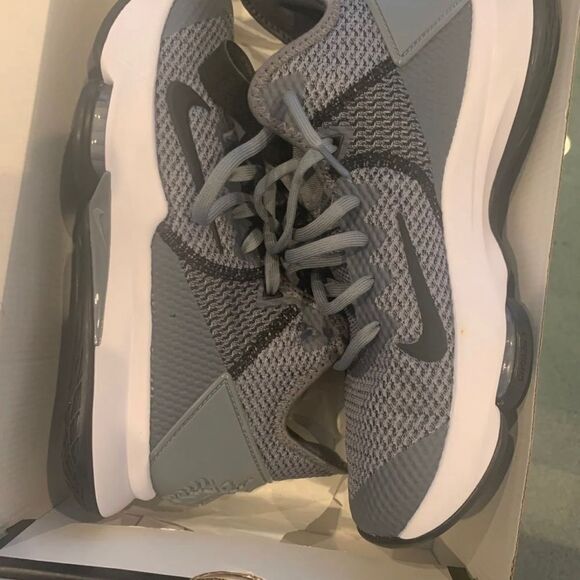 LeBron Witness 4 (Team) CV4004-001) 8.5 M WMS Sz 10 main image 4